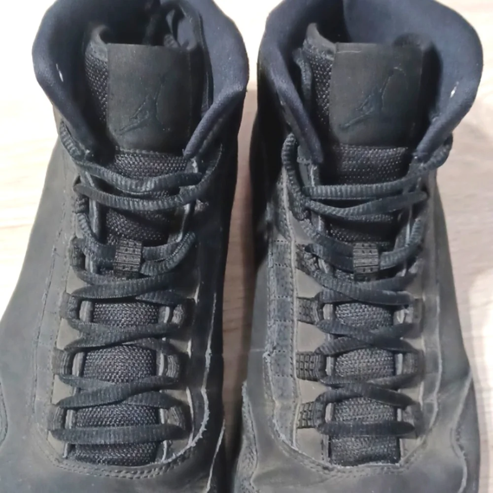 AIR JORDAN EXECUTIVE black sneakers.  Black mid top gym shoes.  Athleisure Urban